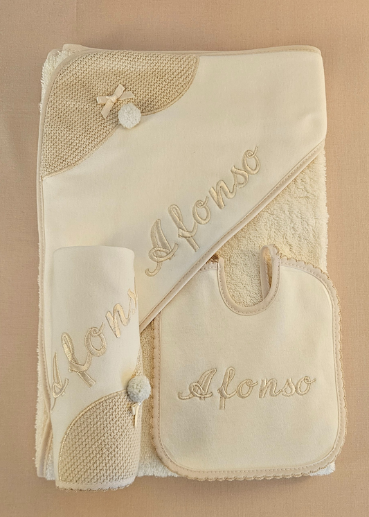Pack Bordado Personalizado – Toalha, Fraldinha e Babete