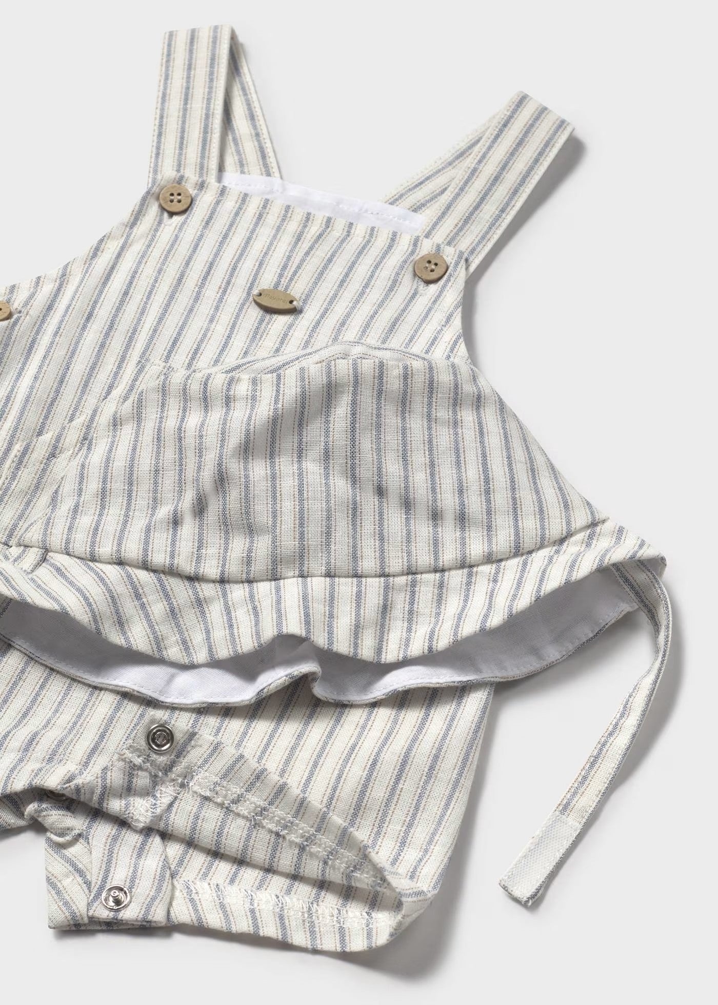 Jardineira com chapéu recém nascido