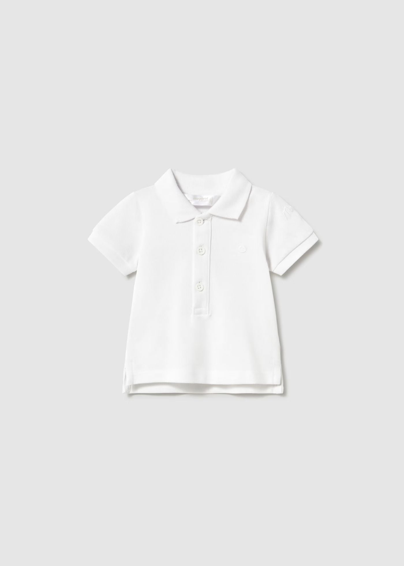 Polo recém nascido branco, menino