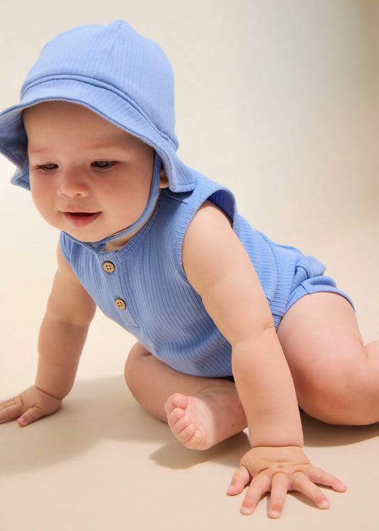 Conjunto de calções com gorro recém nascido