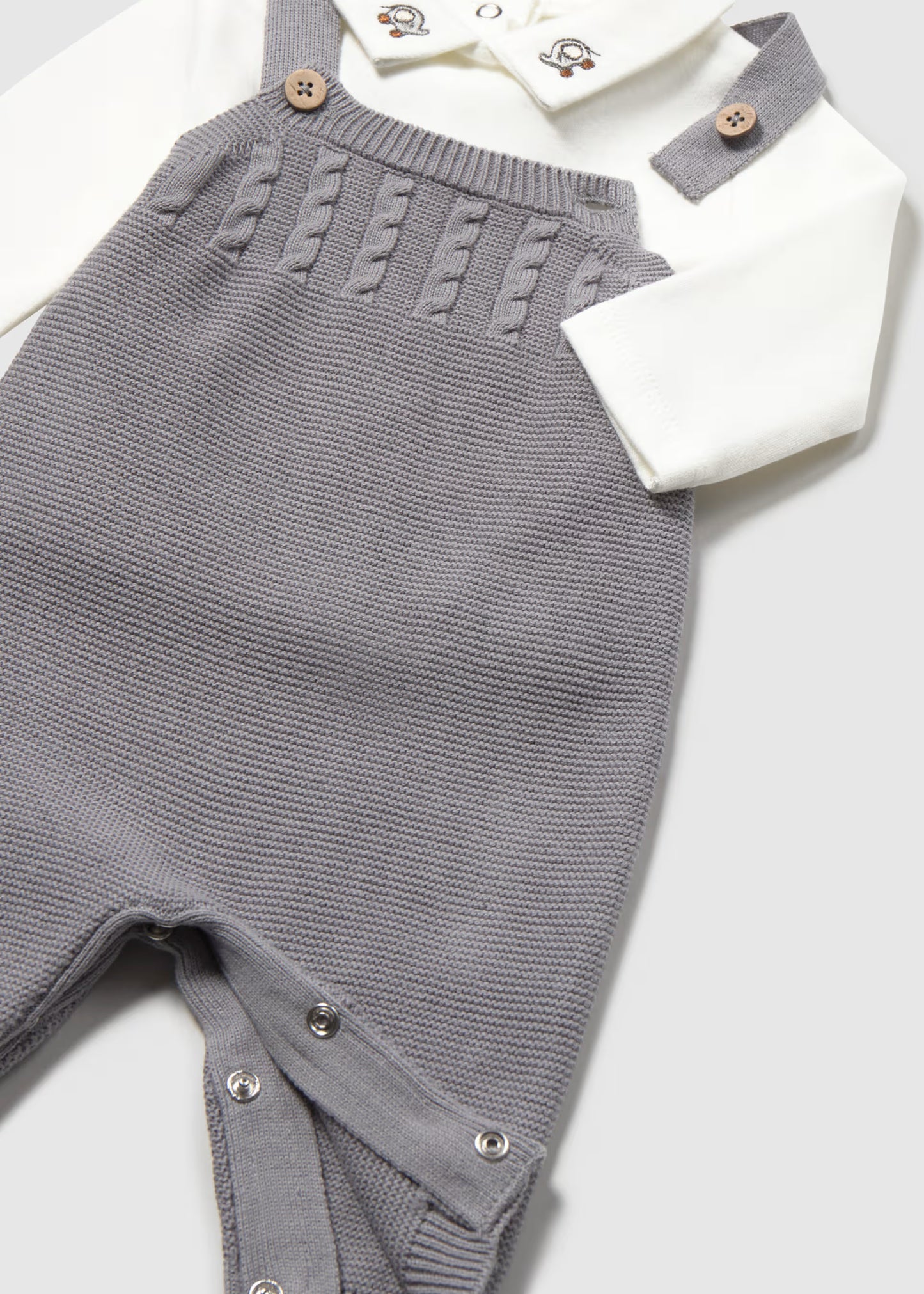 Conjunto 3 peças, blusa e jardineira com casaco em malha, recém nascido