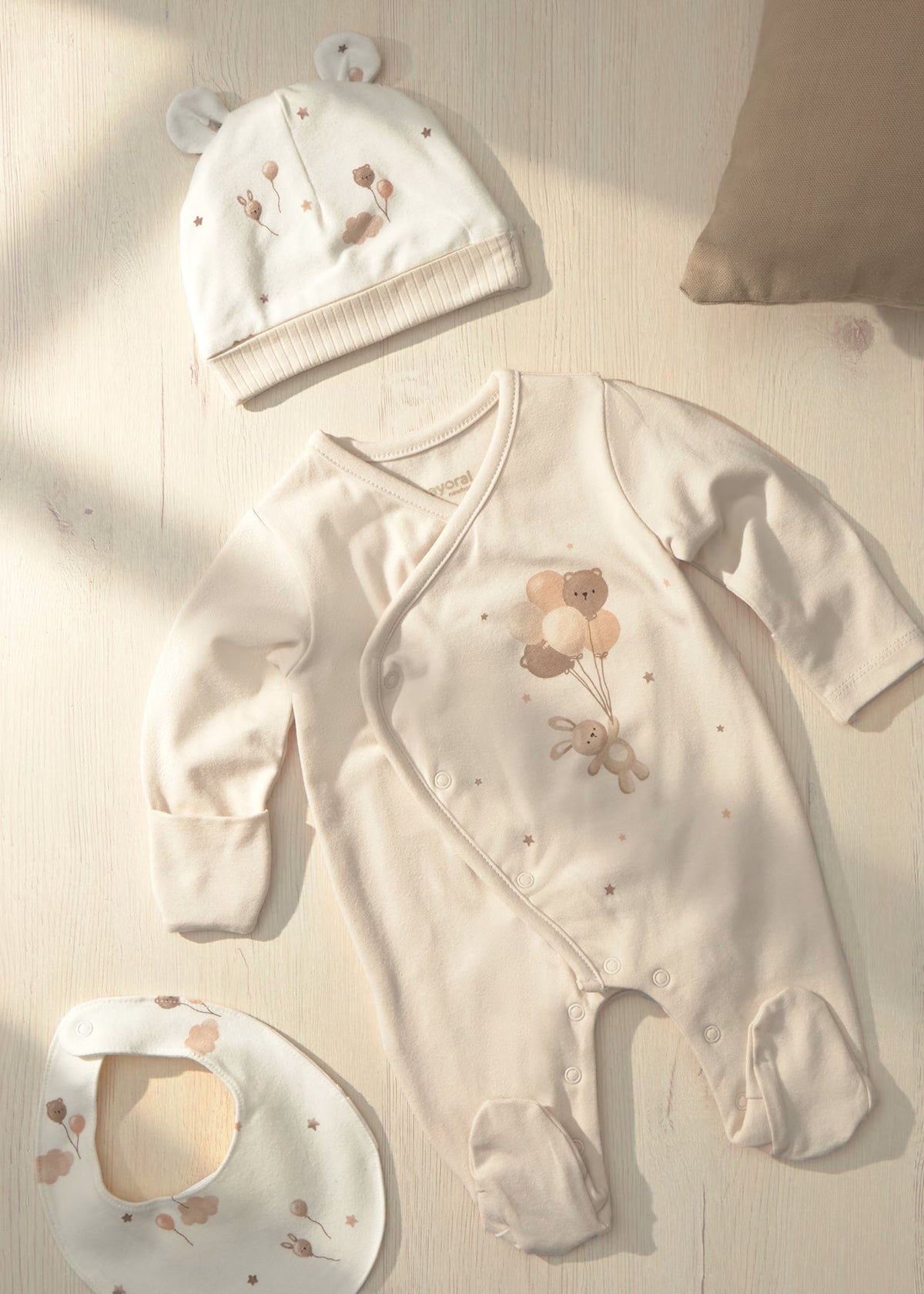 Pack de babygrow, gorro e babete para recém nascido, mayoral