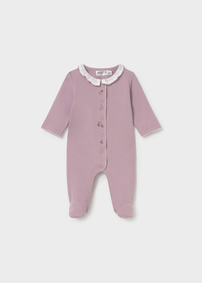 Babygrow com pés e gola elegante para recém nascida