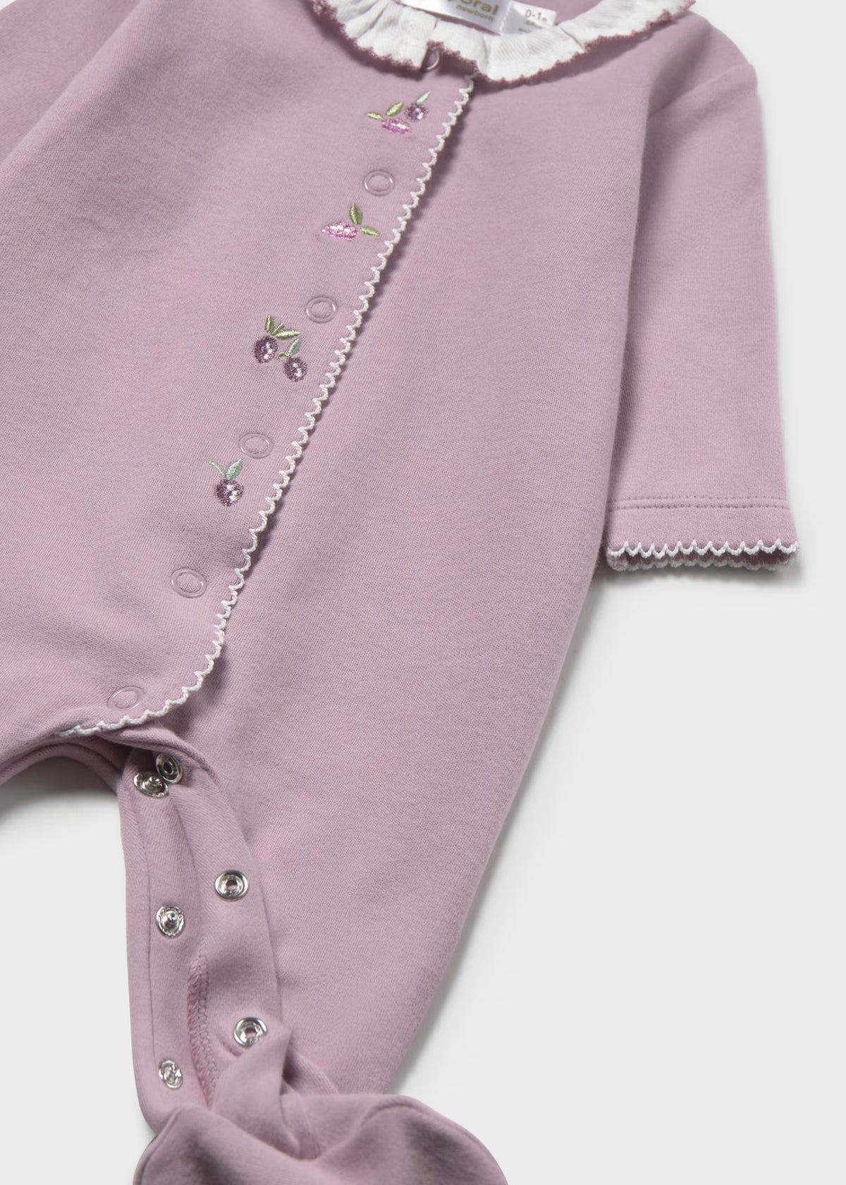 Babygrow com pés e gola elegante para recém nascida