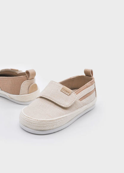 Alpercatas barefoot com velcro para bebé