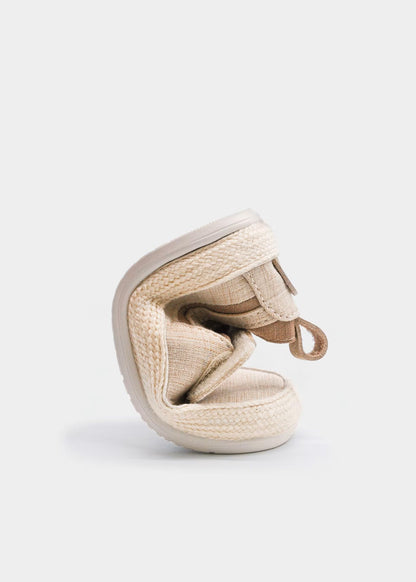 Alpercatas barefoot com velcro para bebé