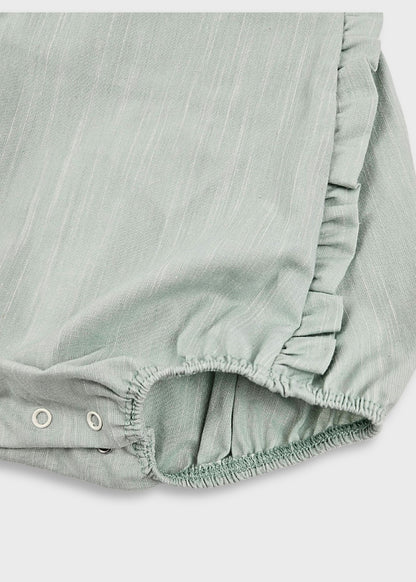 Jardineira de bebé menino em linho verde