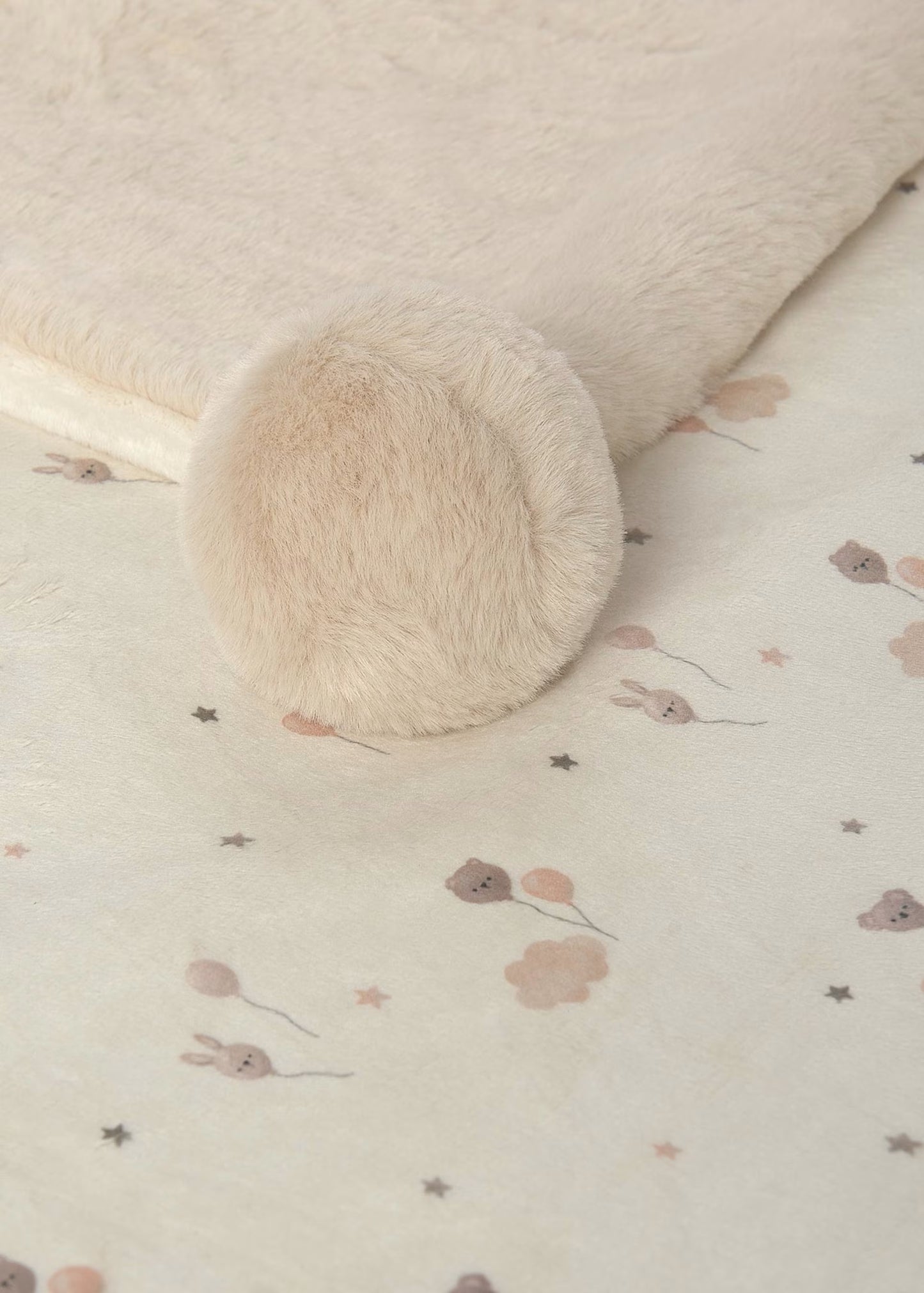 Manta com pompons para bebé