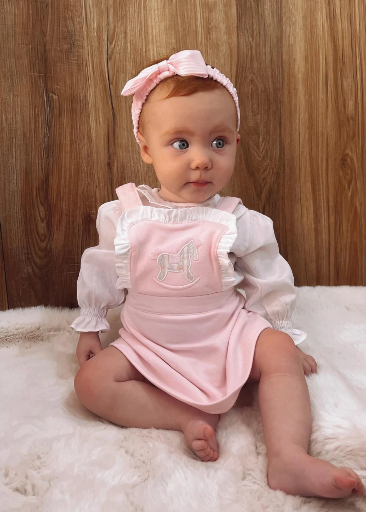 Conjunto de Vestido e Camisa de bebé
