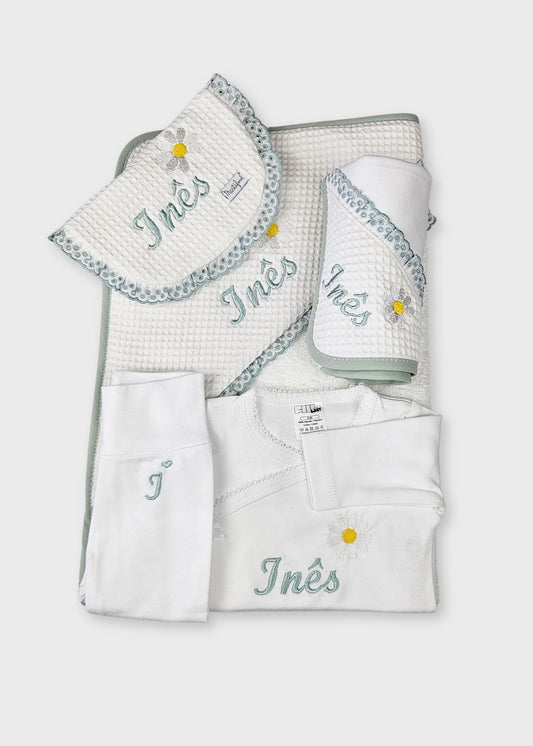 Conjunto especial bordado para bebé
