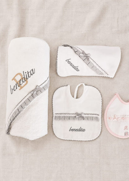 Conjunto bordado, toalha, fralda, babete