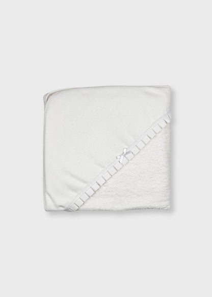 Toalha de banho branca de bebé