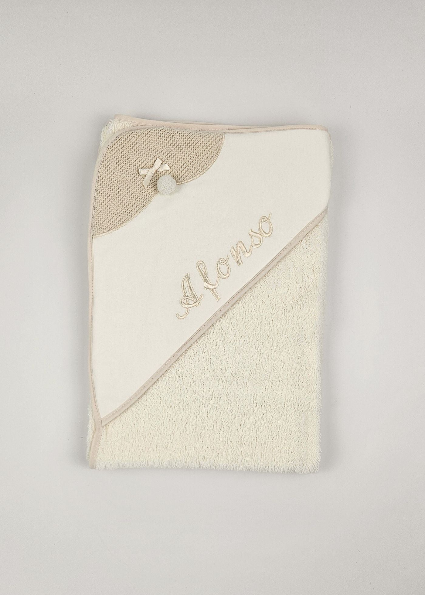 Pack Bordado Personalizado – Toalha, Fraldinha e Babete